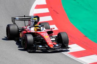 Hamilton logra su primer triunfo con Ferrari al ganar en Montmeló