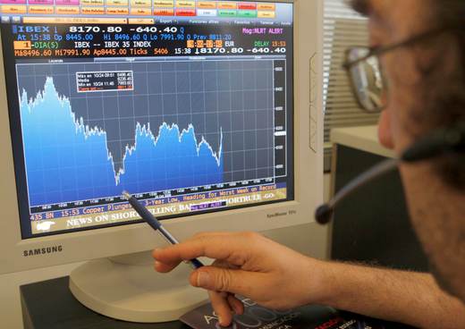 La mayoría de las bolsas europeas registra pequeñas caídas mientras el crudo sube el 7 %