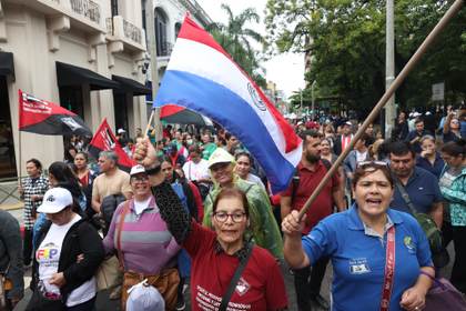 Paraguay aprueba reforma de pensiones públicas que eleva aportes pese a protestas