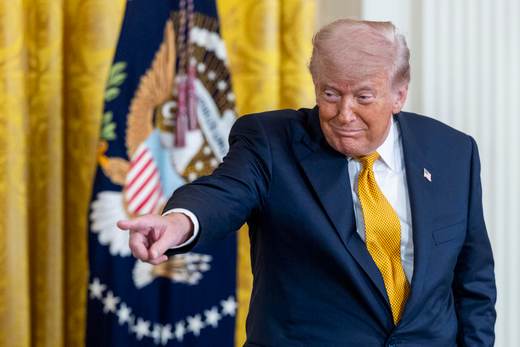 Trump habla con Von der Leyen y le da hasta el 4 de julio para cumplir acuerdo comercial