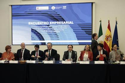 Albares llega a México para avanzar en la normalización de las relaciones