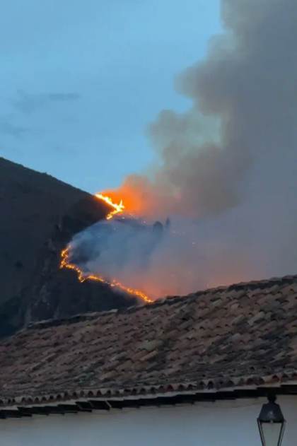 Un incendio forestal en Villa de Leyva consume unas 100 hectáreas de bosque colombiano