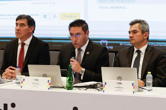 De la Espriella es proclamado presidente electo de Colombia y Cepeda liderará la oposición