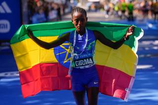 Chematot y Girma dominan el maratón de Madrid con una fiesta de 47.000 participantes