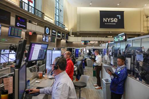Wall Street abre mixto tras nuevas tensiones entre EEUU-Irán por plan de Trump para Ormuz