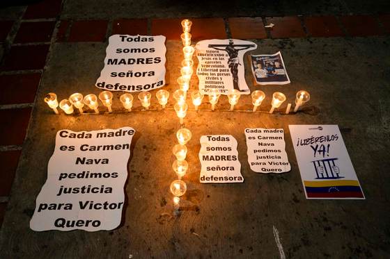 Familiares de presos políticos honran en vigilia a muerto en custodia de Estado venezolano