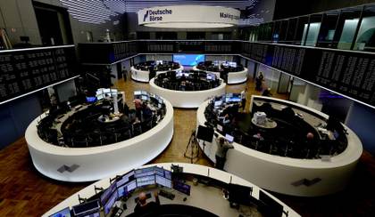 Las bolsas europeas caen alrededor del 2 % a media sesión por ataques Israel-EE.UU. a Irán