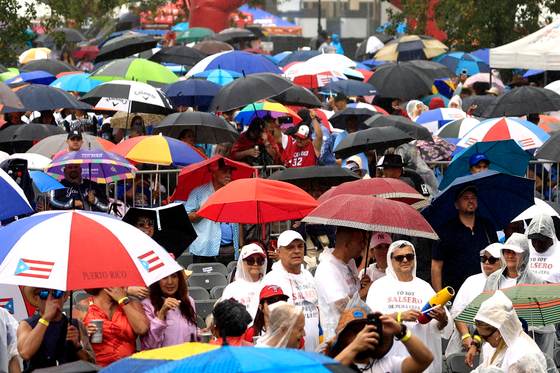 La lluvia baila con los salseros en el Día Nacional de la Salsa en Puerto Rico