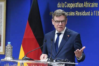 Alemania exige a Irán que renuncie a las armas nucleares y a usar grupos como Hizbulá