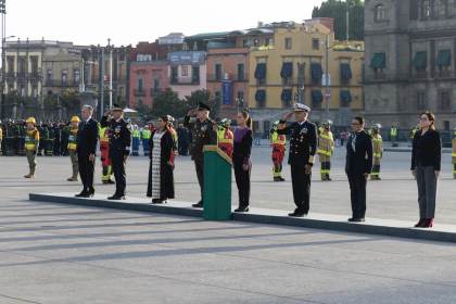 Sheinbaum rinde homenaje a víctimas de los sismos de 1985 y 2017 en México