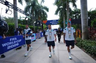 Argentina camina con Messi