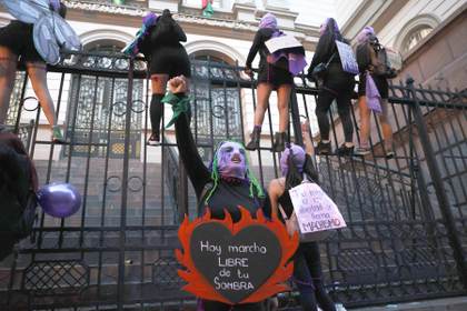 Los conflictos en Bolivia invisibilizan la violencia sin tregua contra las mujeres