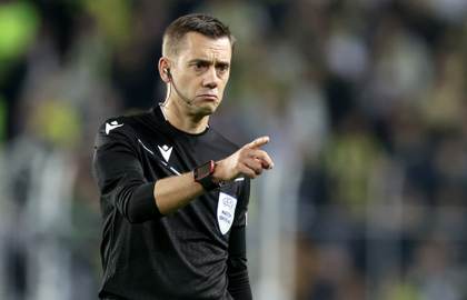 El francés Clément Turpin pitará el Atlético-Barcelona de la Liga de Campeones