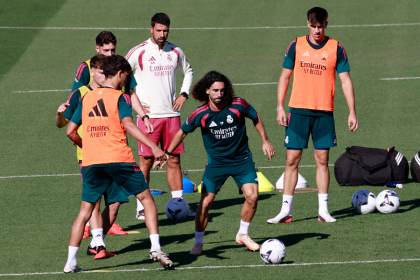 Mourinho hace cinco cambios en el once titular