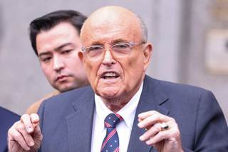 Exalcalde Rudy Giuliani sufre de neumonía y permanece hospitalizado en condición crítica