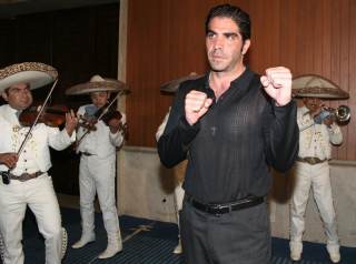 Muere el polémico político, estrella de 'realities' y boxeador mexicano Jorge Kahwagi