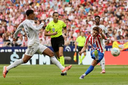 El derbi Real Madrid-Atlético agita la Liga