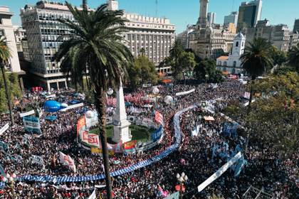 Gobierno argentino dice que "es hora de pasar página" tras 50 aniversario de la dictadura