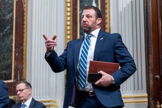 EE.UU. considera bloquear entrada de extranjeros en aeropuertos de ciudades "santuario"