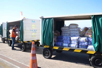 Bolivia comienza a recibir ayuda humanitaria de Paraguay para ciudades bloqueadas