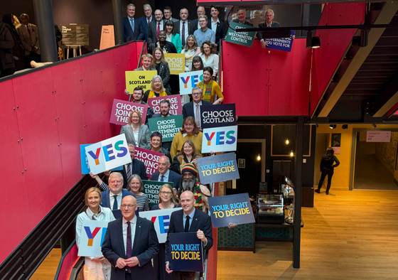 El SNP lanza campaña electoral centrada en eventual referéndum de independencia en Escocia
