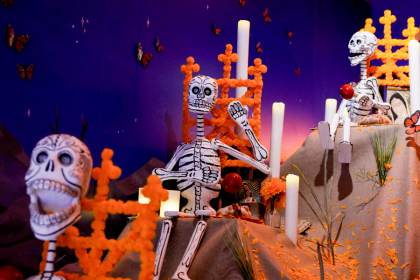 El 'Madrid' de Agustín Lara inspira el altar de muertos de la Casa de México madrileña
