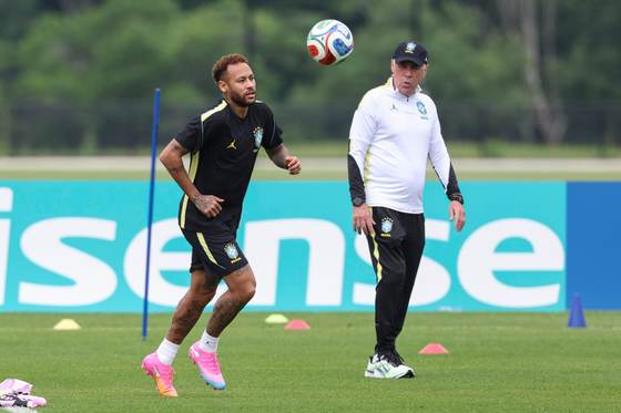 Neymar no descansa y acelera su preparación para el partido contra Escocia