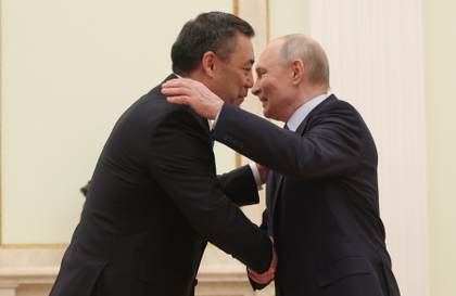 Líderes de Rusia y Kirguistán presumen de buena sintonía durante reunión en el Kremlin