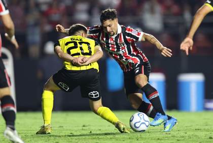2-0. São Paulo supera a O'Higgins con dos asistencias de Calleri y se aísla en el liderato