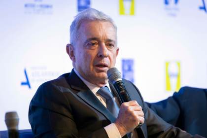 El expresidente Álvaro Uribe es citado a indagatoria por dos masacres de paramilitares