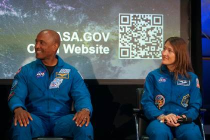Primera mujer en un viaje lunar: "Ver la Tierra desde el espacio te hace ver que nos une"