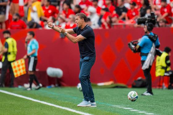 Lopetegui y Catar, ante el reto de ganar a Bosnia y esperar una carambola