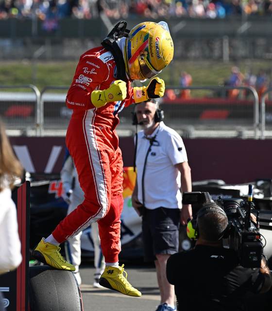 Hamilton: Amo esta pista y hacer 'pole' para el sprint aquí es una sensación especial