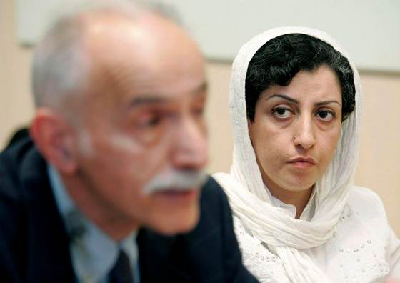La Nobel de la Paz, la irani Narges Mohammadi, hospitalizada tras sufrir un grave deterioro de su salud en prisión