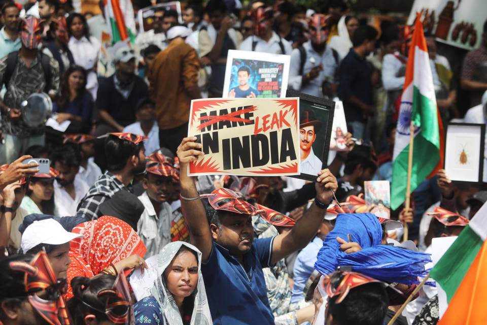 Los jóvenes "Cucarachas" de la India inician una sentada indefinida hasta que dimita un ministro