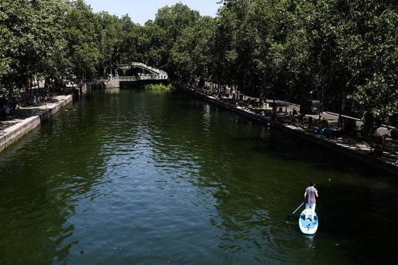 El calor sofocante altera servicios, transportes y escuelas en el oeste y centro de Europa