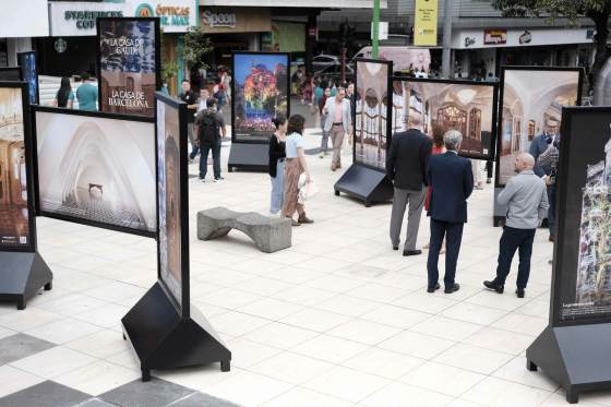 Una exposición fotográfica acerca a Costa Rica la emblemática Casa Batlló de Gaudí