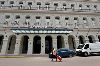 La crisis y el miedo a las sanciones de EEUU desarbolan el sector turístico de Cuba