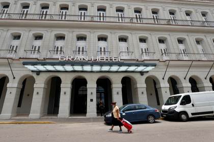 La crisis y el miedo a las sanciones de EEUU desarbolan el sector turístico de Cuba