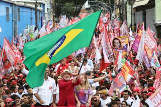 Lula y Bolsonaro bajan el nivel de sus campañas con noticias falsas a cinco días de los comicios