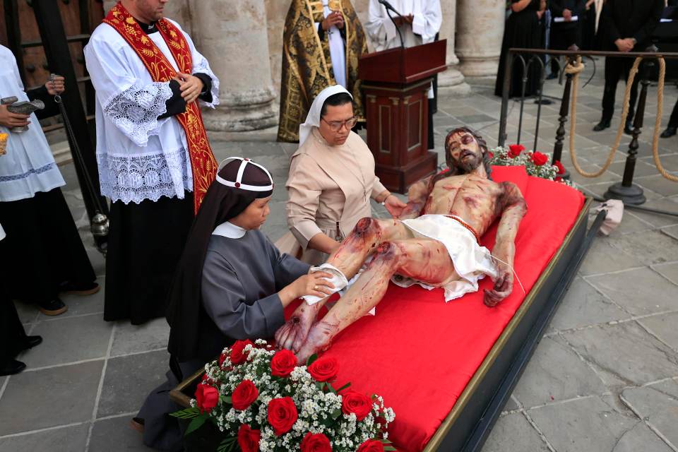 Cuba celebra una Semana Santa marcada por el indulto a presos y la crisis energética