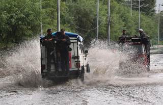 Al menos diez muertos y varios desaparecidos por inundaciones en la Cachemira india