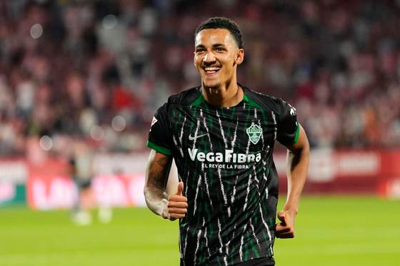 El uruguayo Álvaro Rodríguez deja el Elche rumbo al Bournemouth