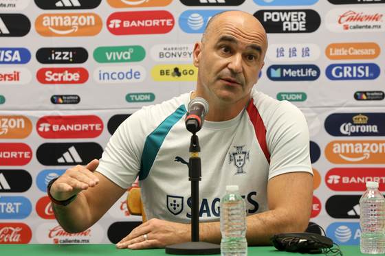 Roberto Martínez dice que enfrentarse a México será un gran reto