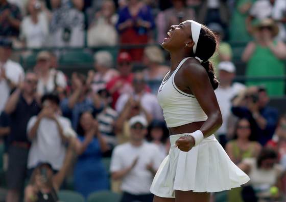 Gauff sobrevive a una gran Solana Sierra