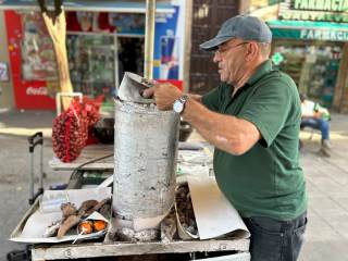 Los castañeros llegan con el otoño: "Aunque haya 30 grados, la tradición no se toca"