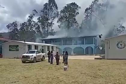 Un explosivo causó incendio en centro de votación durante las elecciones locales de Perú