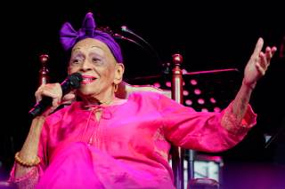 La legendaria cantante cubana Omara Portuondo recibe premio por toda su vida y obra