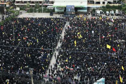 Miles de simpatizantes de Hizbulá se reúnen en Dahye para honrar a Jameneí y apoyar a Irán