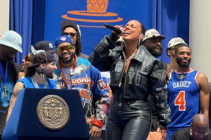 Alicia Keys cierra la fiesta de los Knicks con 'Empire State of Mind', himno de la afición